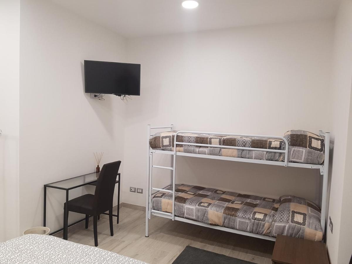 Guest House Via Milano Катандзаро Екстериор снимка