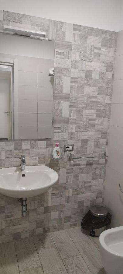 Guest House Via Milano Катандзаро Екстериор снимка